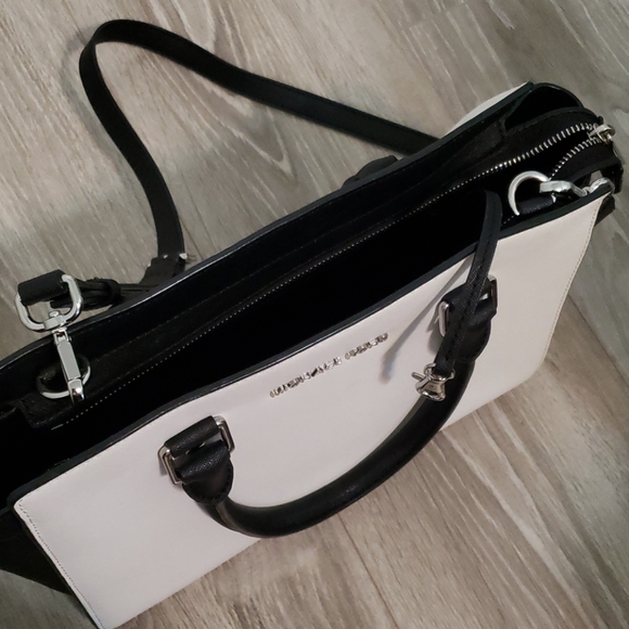 Michael Kors cross body bag - Picture 3 of 6